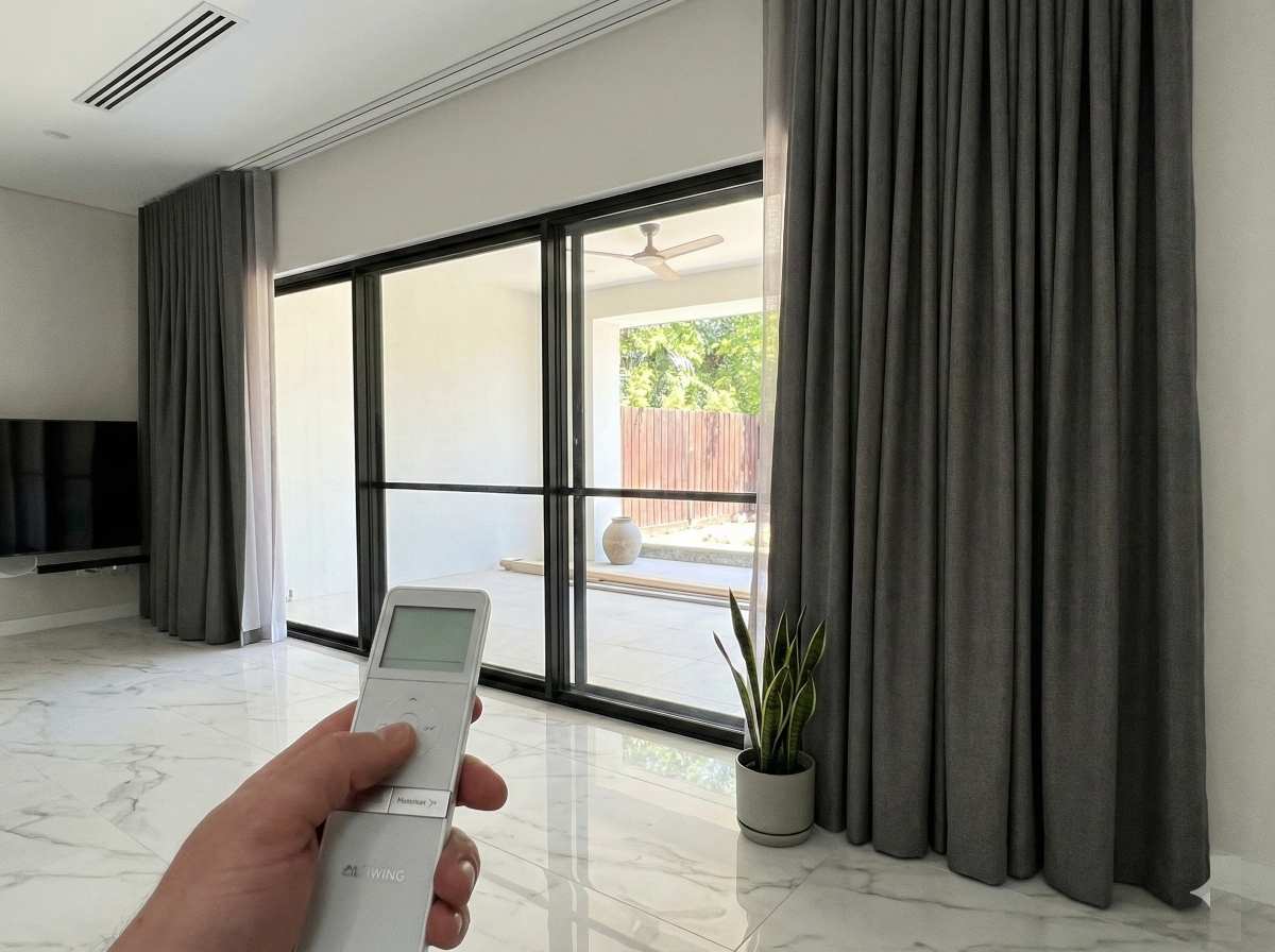 Motorized curtains controlled using a remote control